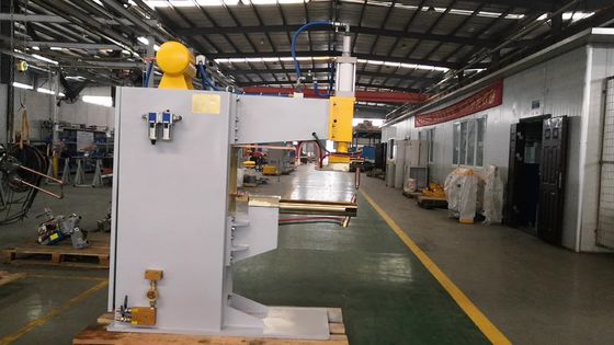 50HZ 3,5KN Plaatmetaal CNC-spotsweismachine