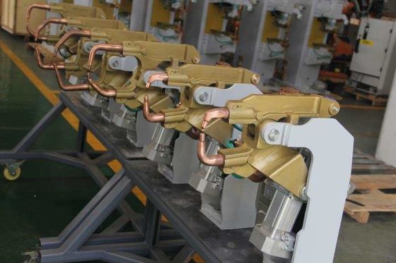 Goede prijs. Draagbaar 100 KVA X-type robot-spotlassen pistool tussenfrequentie online